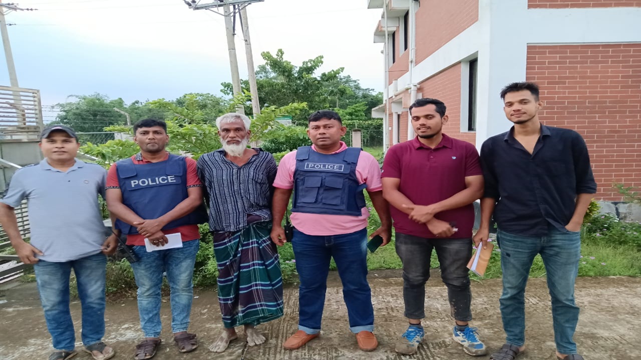দুই ভাতিজিকে কুপিয়ে হত্যায় চাচা গ্রেপ্তার