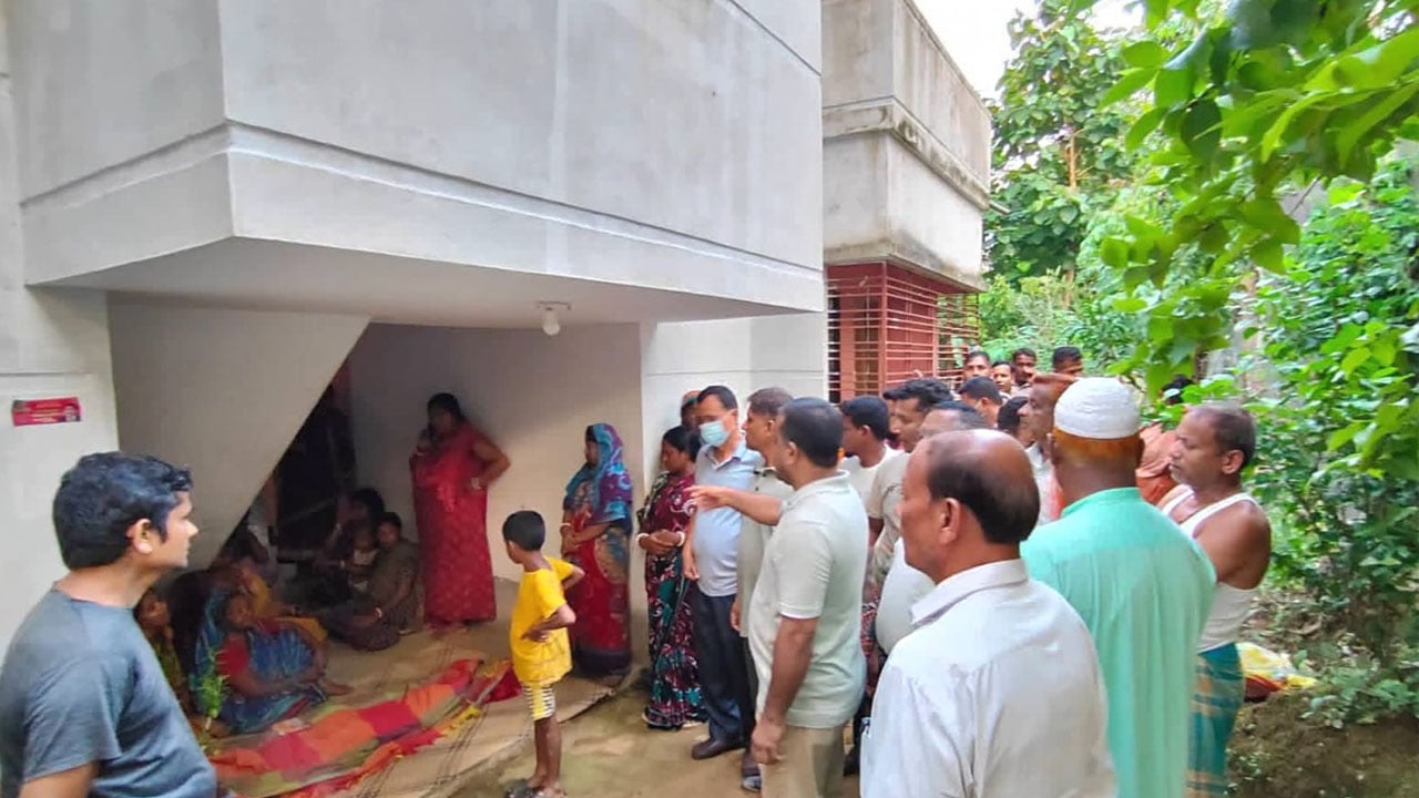 মাটিরাঙ্গায় নারিকেল গাছ পড়ে গৃহবধূর মৃত্যু