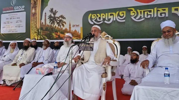 হিজাব নিয়ে বিতর্কিত মন্তব্যে ঢাবি শিক্ষিকার স্থায়ী বহিষ্কার চান হেফাজত মহাসচিব