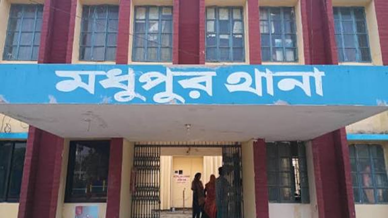 মধুপুরে বিদ্যুৎস্পৃষ্টে পৌরকর্মীর মৃত্যু