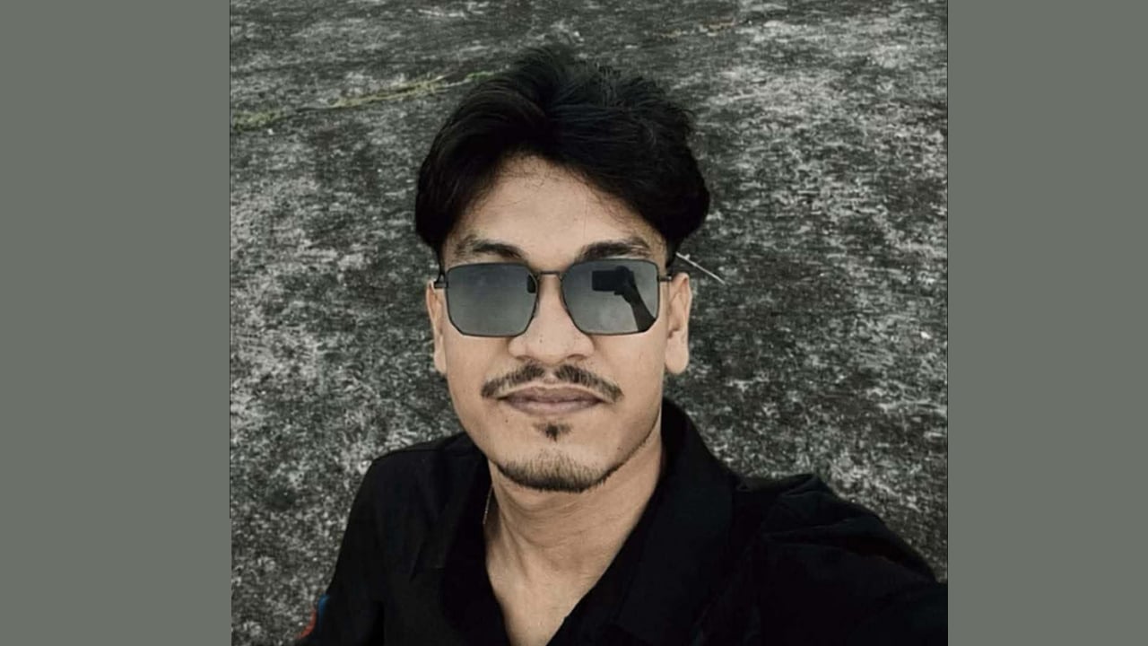 দাঁড়িয়ে থাকা ট্রাকের সঙ্গে মোটরসাইকেলের ধাক্কা, কলেজ ছাত্র নিহত