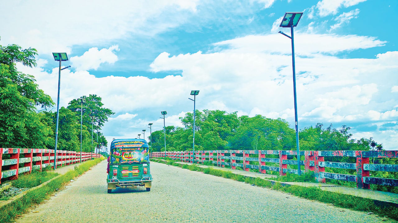 মাদক কারবার নির্বিঘ্ন করতে দুই শতাধিক সোলার লাইট চুরি