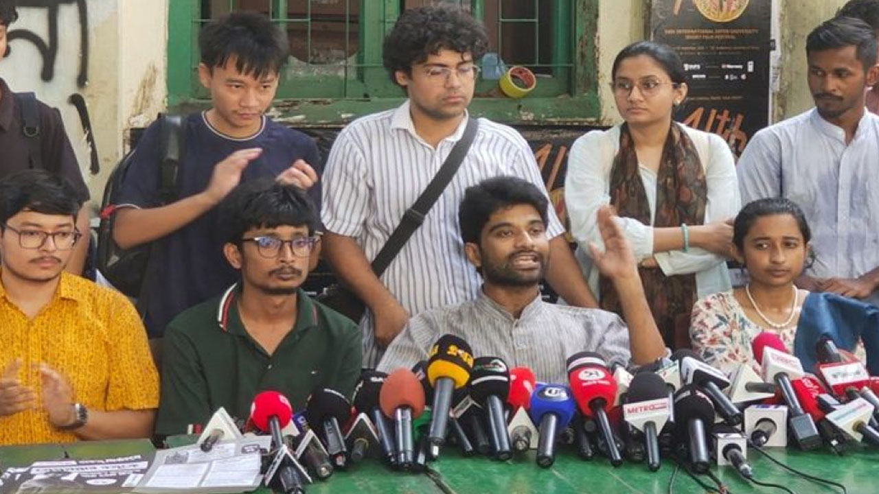 ‘যাকে খুশি তাকে ভোট দিন, তবে প্লিজ ৯ সেপ্টেম্বর আসুন’