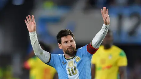 মেসির বিদায়ে কঠিন পরীক্ষায় আর্জেন্টিনার ‘ফুটবল-বাণিজ্য’