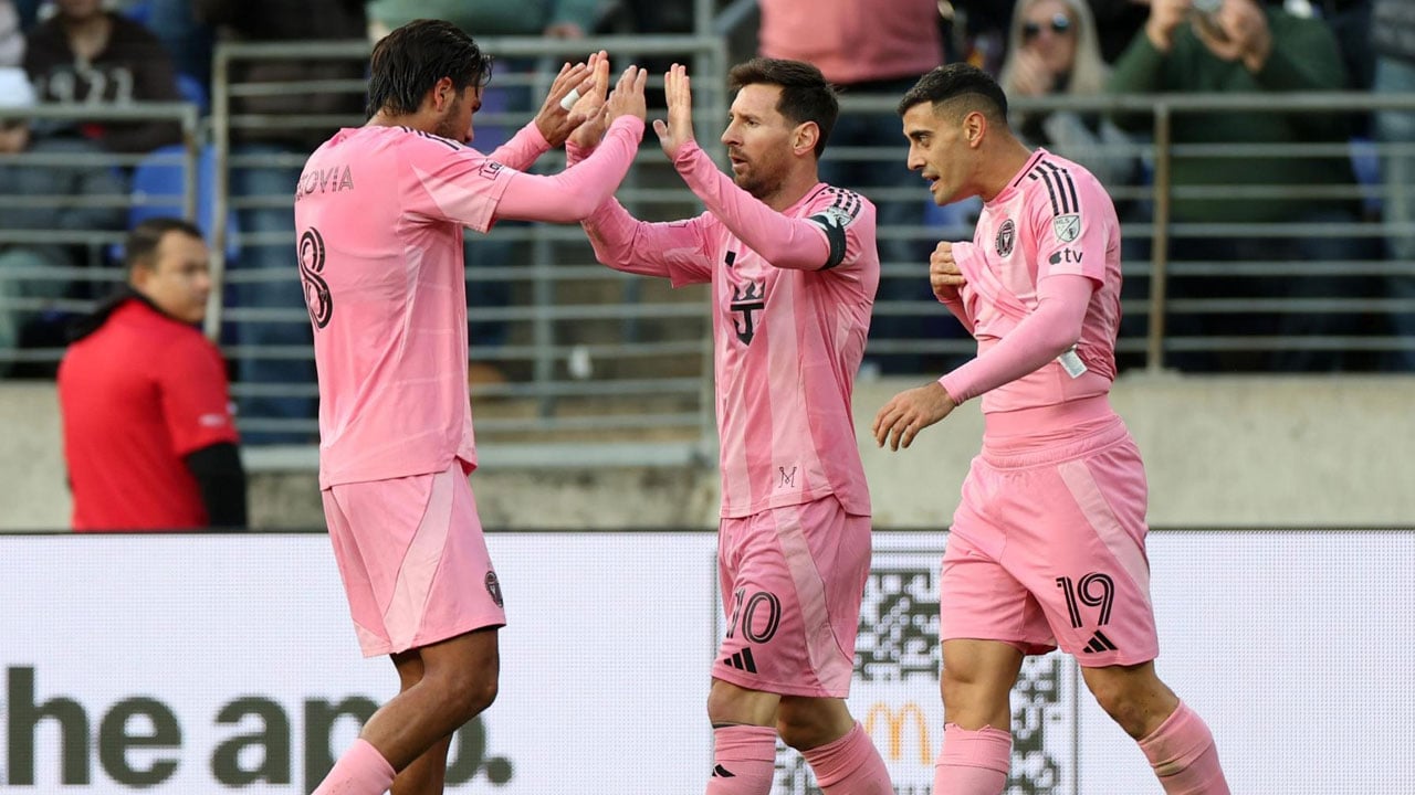 মিয়ামিকে জিতিয়ে ৯০০ গোলের দুয়ারে মেসি