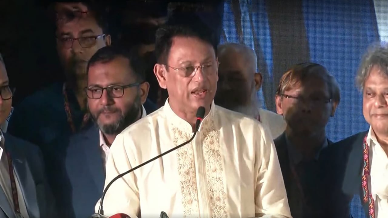 সবাইকে উচ্চ শিক্ষা দিয়ে বেকারত্বের কারখানা তৈরি করা যাবে না
