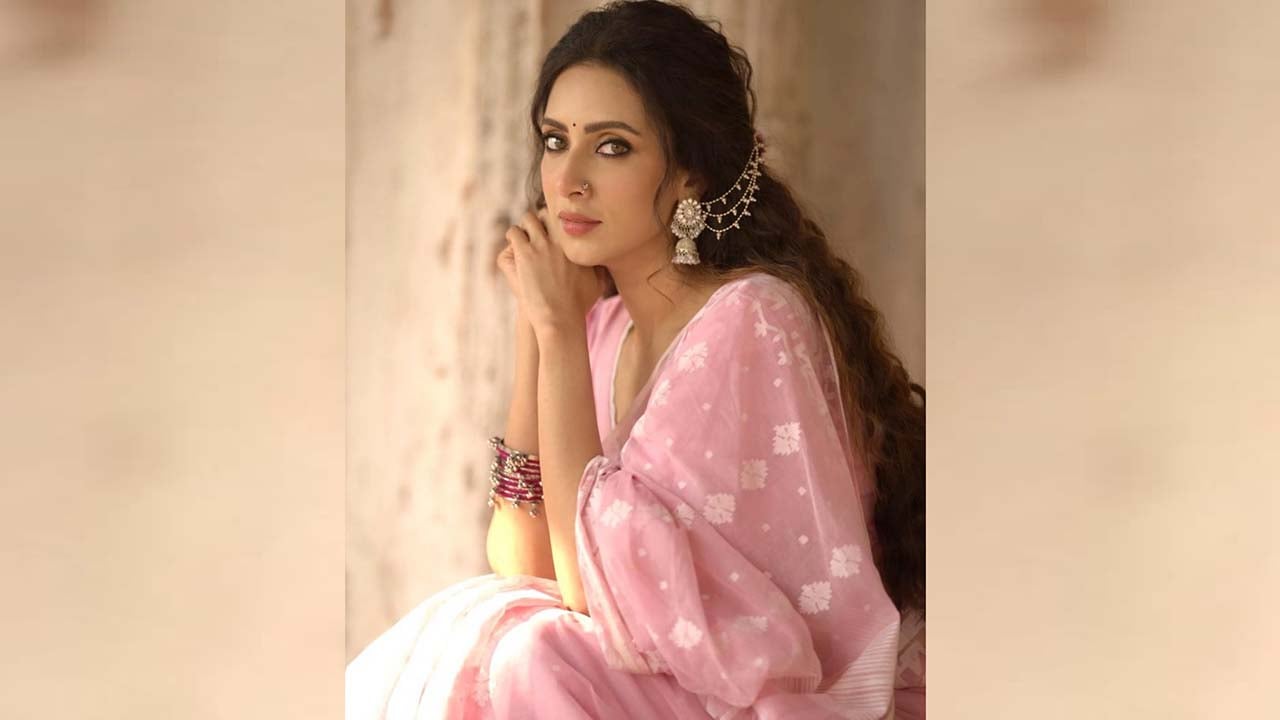 অনুভূতি শেয়ার করতে গিয়ে কান্না করলেন মিম