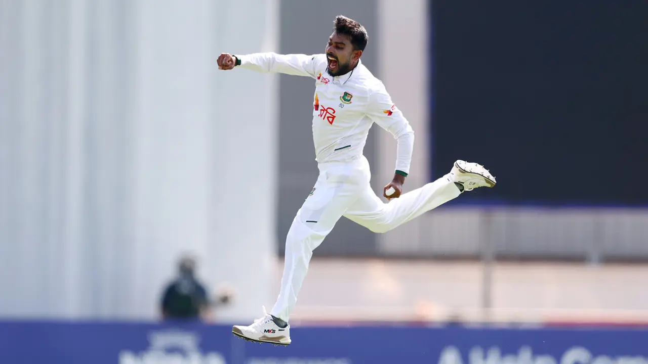 ইতিহাসের পাতায় অলরাউন্ডার মিরাজ