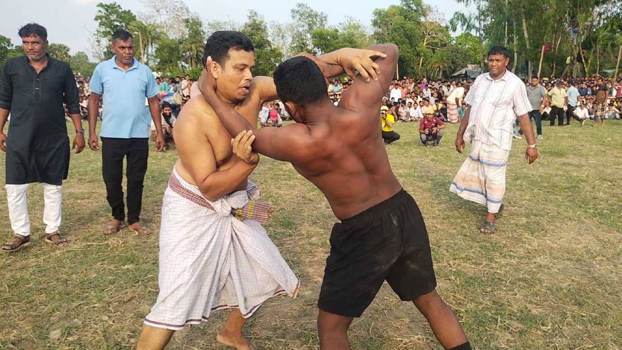 মিরসরাইয়ে বলিখেলায় যৌথ চ্যাম্পিয়ন বাঘা শরীফ-মোশাররফ