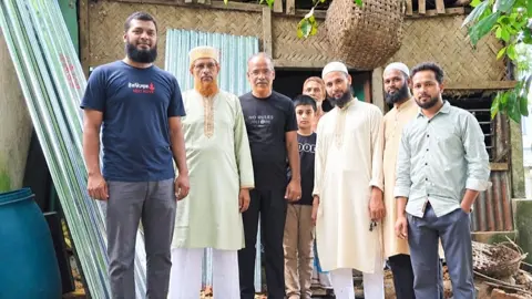 মিরসরাইয়ে অসহায় বিধবা ও এতিম সন্তানদের পাশে জামায়াত, বসতঘর সংস্কারে সহায়তা