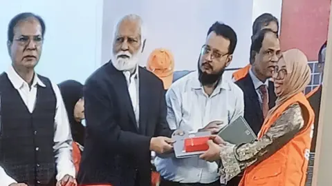 দুর্যোগ ঝুঁকিহ্রাসে বিশেষ অবদান, রাষ্ট্রীয় সম্মাননা পেলেন মিরসরাইয়ের উম্মে হাবিবা
