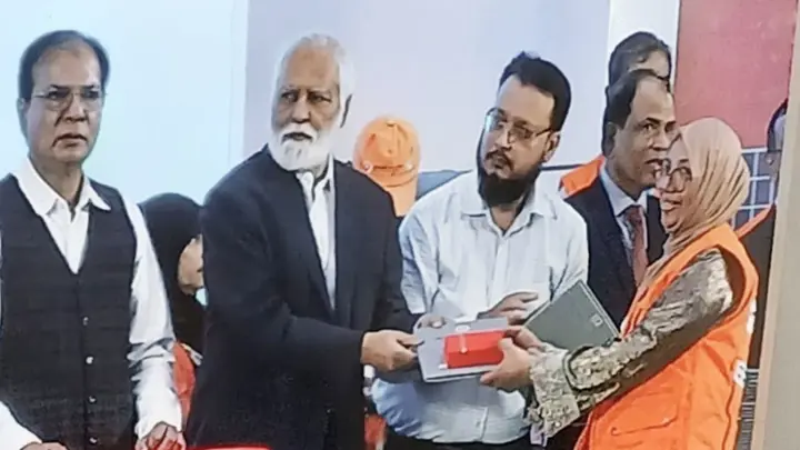 দুর্যোগ ঝুঁকি হ্রাসে বিশেষ অবদান, রাষ্ট্রীয় সম্মাননা পেলেন মিরসরাইয়ের উম্মে হাবিবা