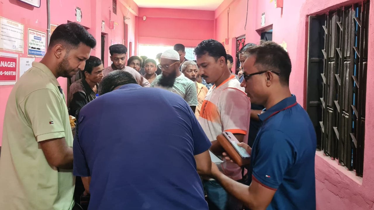 জন্মনিবন্ধনের কথা বলে হোটেলে এসআই, সকালে মিলল ঝুলন্ত লাশ 