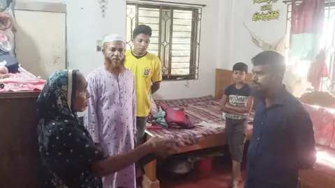অবসরপ্রাপ্ত পুলিশ কর্মকর্তার ঘরে ডাকাতি, ১৫ লাখ টাকার মালামাল লুট