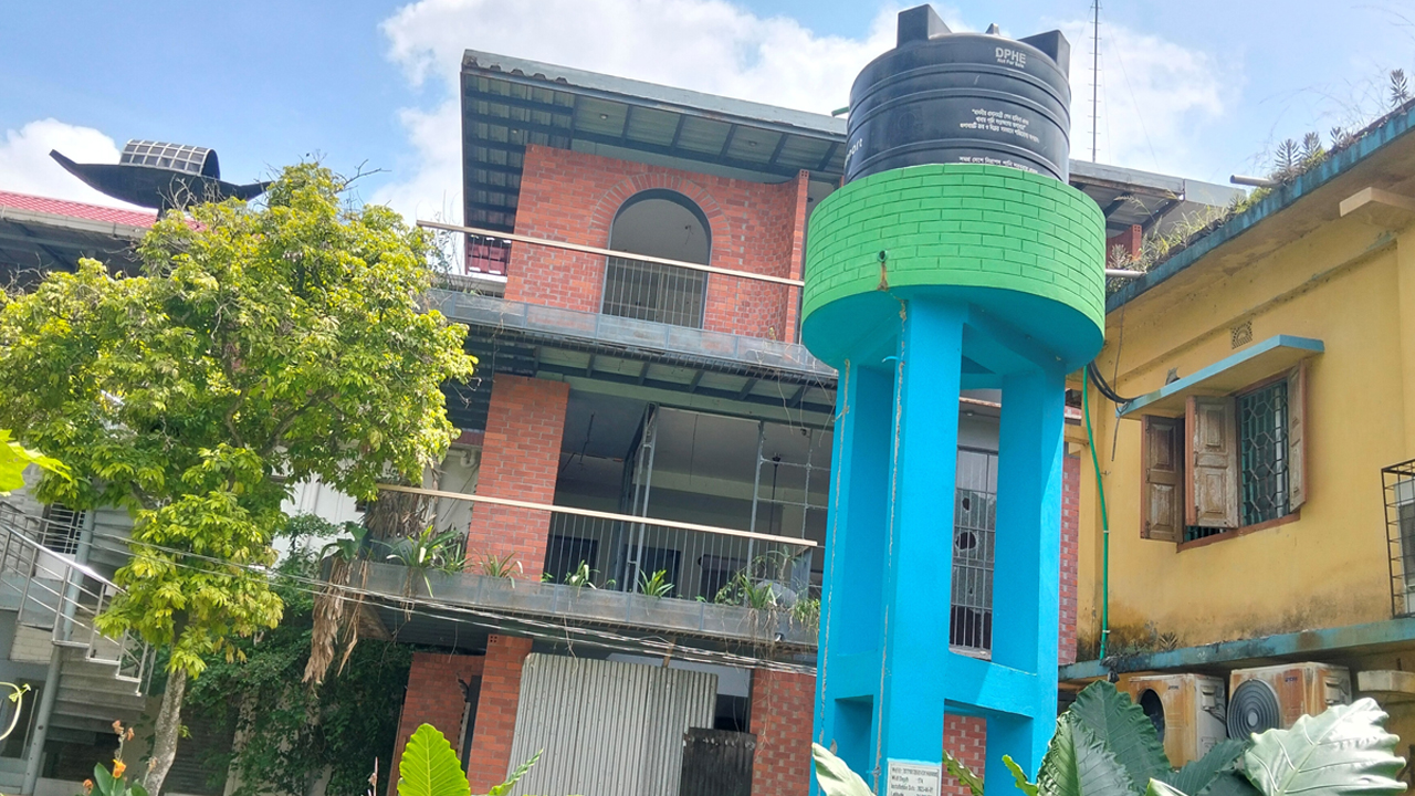 সাবেক প্রতিমন্ত্রীসহ নিষিদ্ধ আ.লীগ নেতাদের বাড়িতে সরকারি নলকূপ