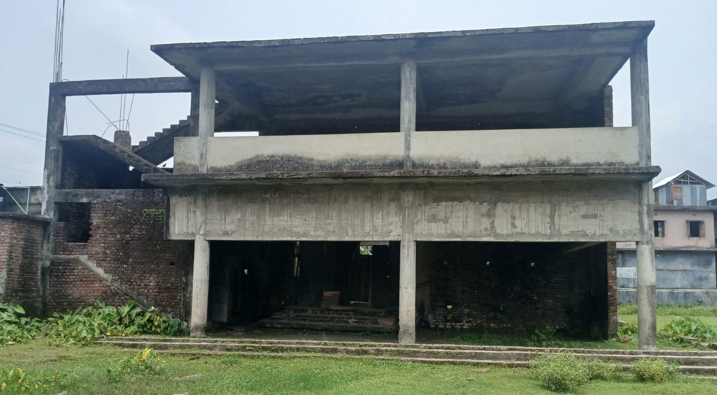 ২১ বছরেও শেষ হয়নি মির্জাগঞ্জের অডিটোরিয়ামের কাজ