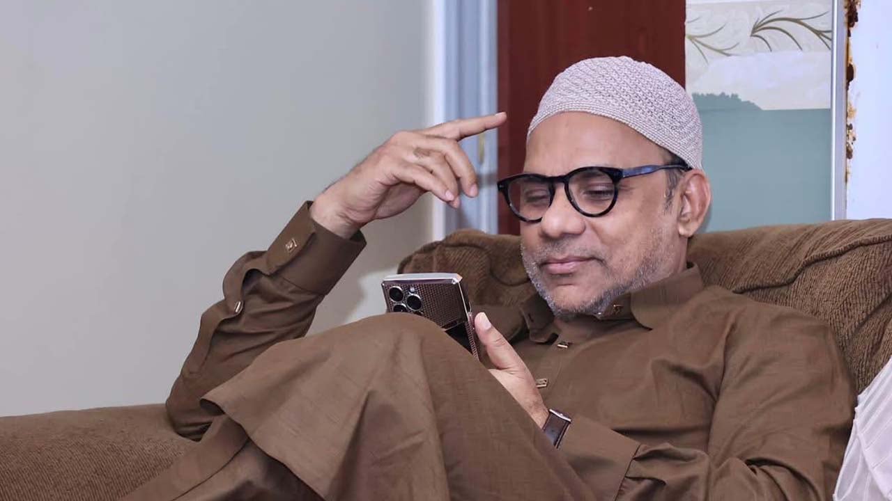 শোবিজ তারকাদের দেশ ছাড়ার কারণ জানালেন মিশা