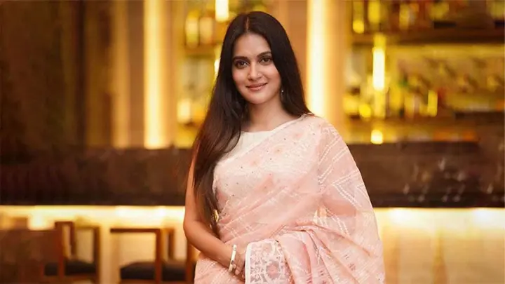 অভিনয় থেকে কলাম্বিয়া, নতুন অধ্যায়ে মিথিলা