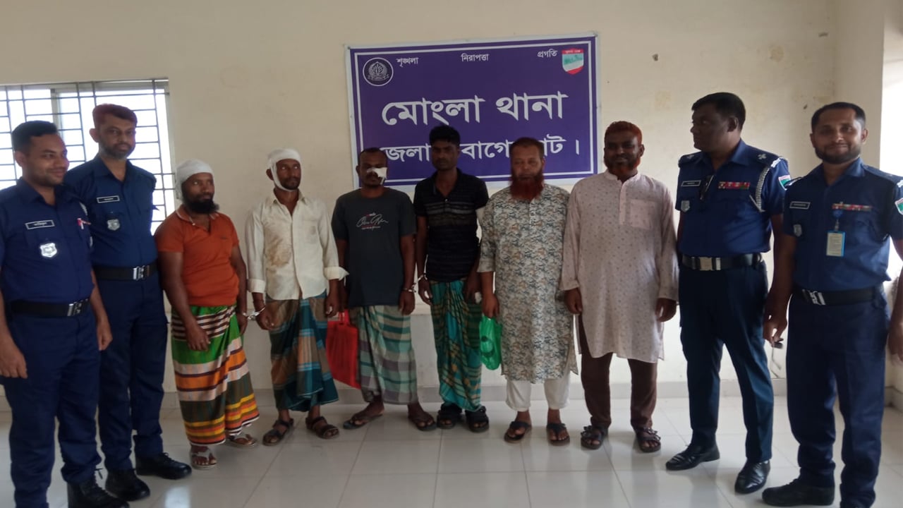 মোংলায় চিংড়ি ঘের দখল নিয়ে বিএনপির দু’গ্রুপে সংঘর্ষ. গ্রেপ্তার ৬