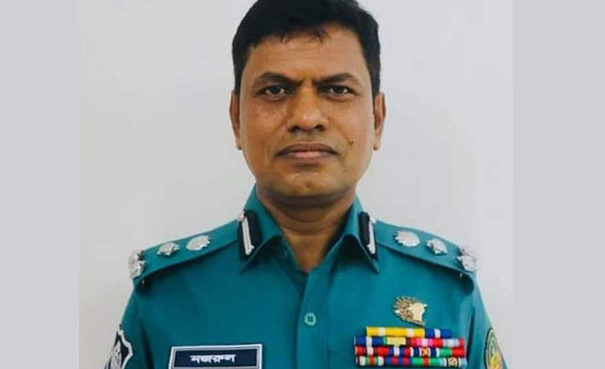 বিতর্কিত ডিআইজি মোল্লা নজরুল আটক