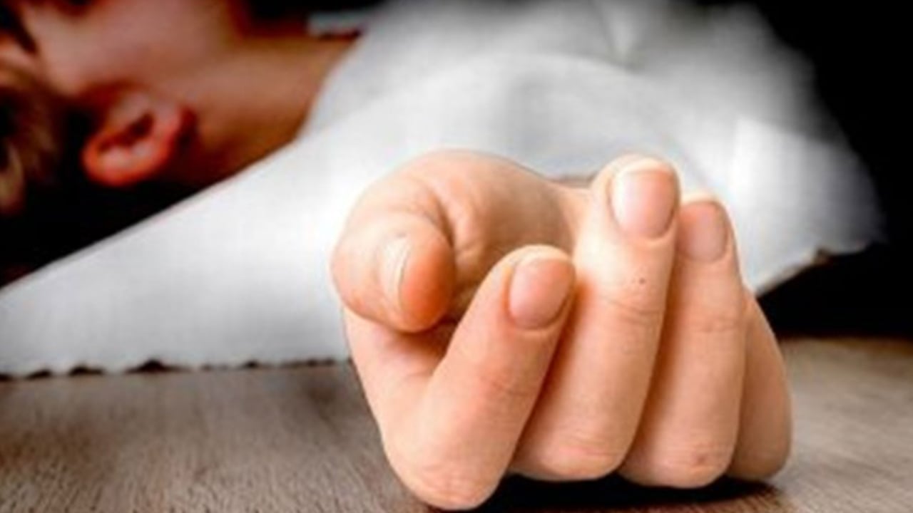 চারতলার বারান্দা থেকে পড়ে শিশুর মৃত্যু