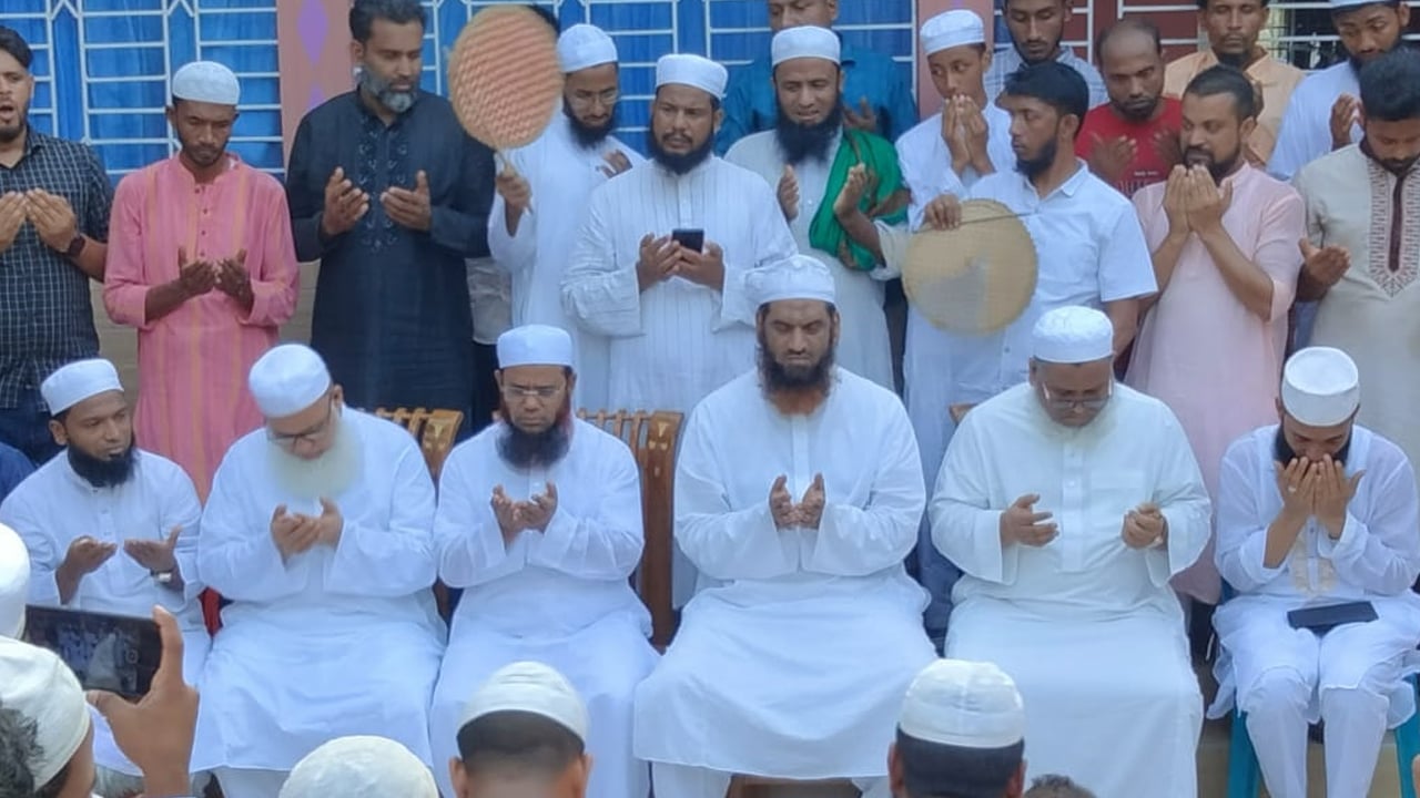 নেত্রকোনায় কুলখানি অনুষ্ঠানে মামুনুল হক