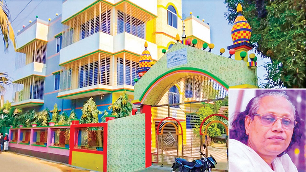 মহান আল্লাহকে নিয়ে আবুল সরকারের ধৃষ্টতায় বাড়ছে ক্ষোভ