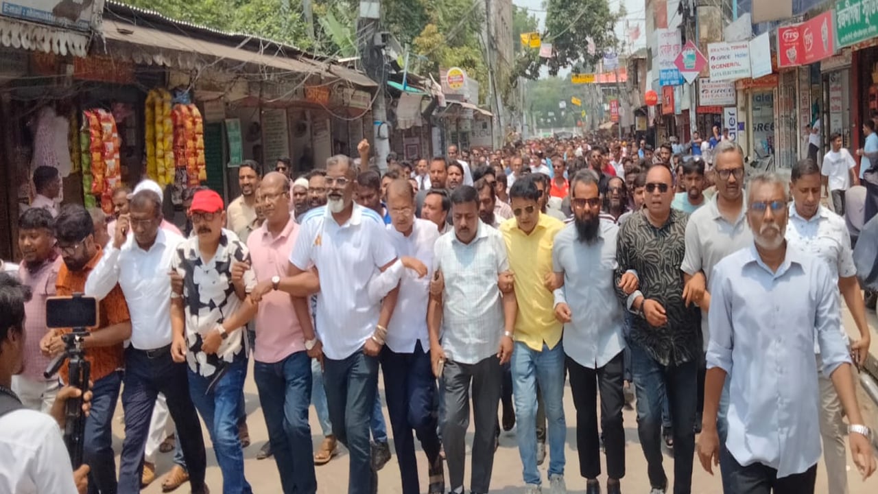 নিষিদ্ধ আ.লীগের নৈরাজ্যের বিরুদ্ধে মানিকগঞ্জে বিক্ষোভ