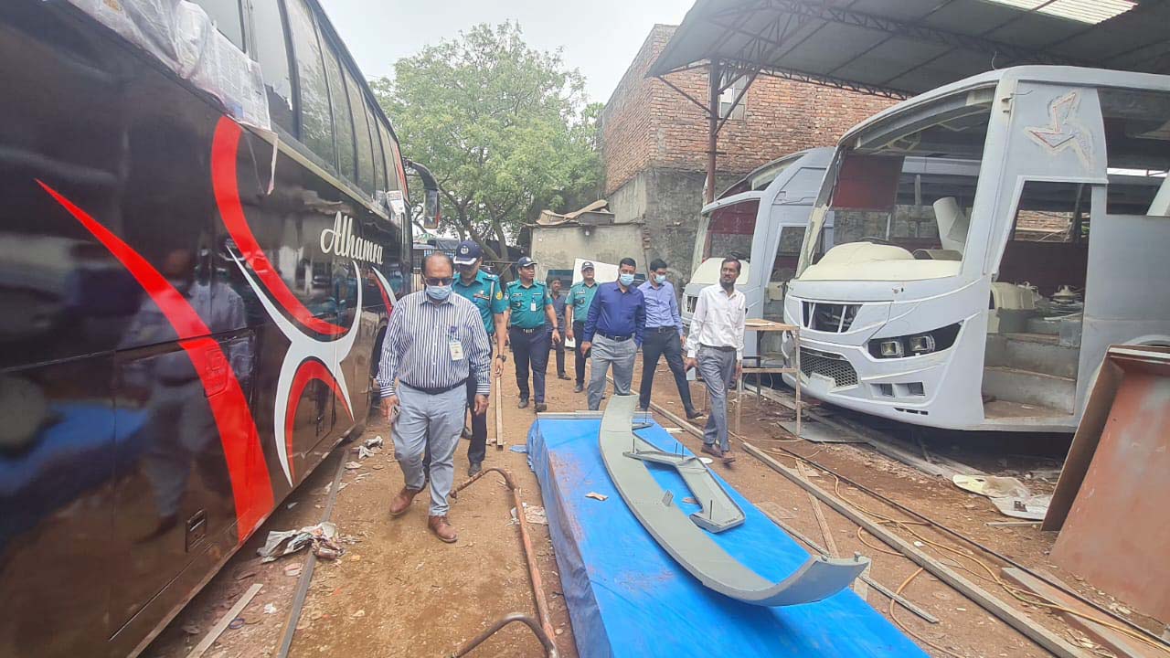 রাজধানীতে মোটরযান ওয়ার্কশপে মোবাইল কোর্ট অভিযান