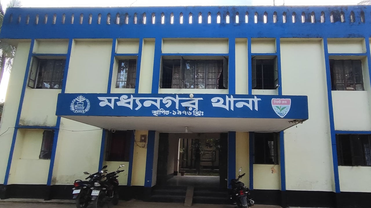 মধ্যনগর ইংরেজি বানানে বিভ্রান্তি, ভোগান্তিতে বিদেশগামীরা