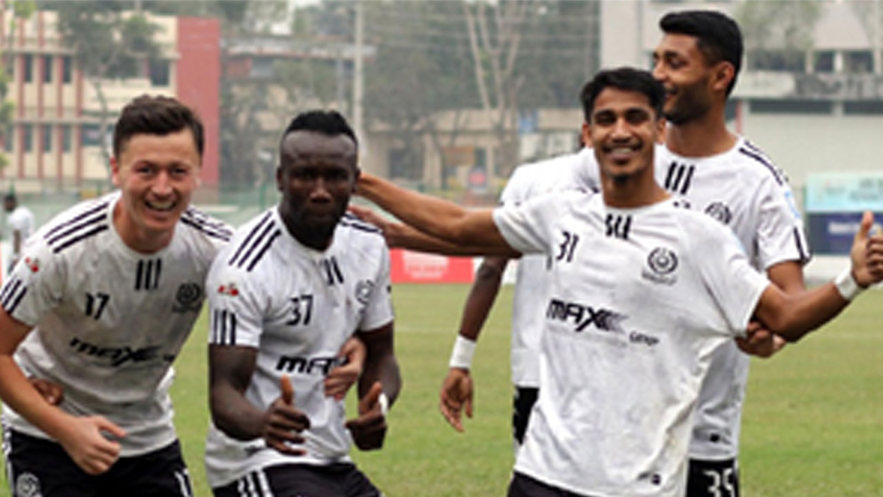 আবাহনীকে হারিয়ে শিরোপার দ্বারপ্রান্তে মোহামেডান