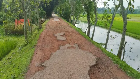 সংস্কারবিহীন সড়ক ও সেতু মরণফাঁদ, বাড়ছে দুর্ভোগ ও দুর্ঘটনা