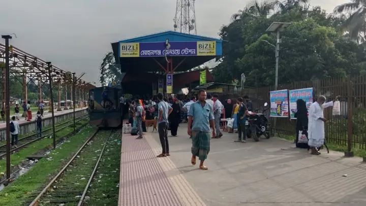 মোহনগঞ্জে টিকিট কালোবাজারির প্রতিবাদে যাত্রীকে মারধর, স্মারকলিপি