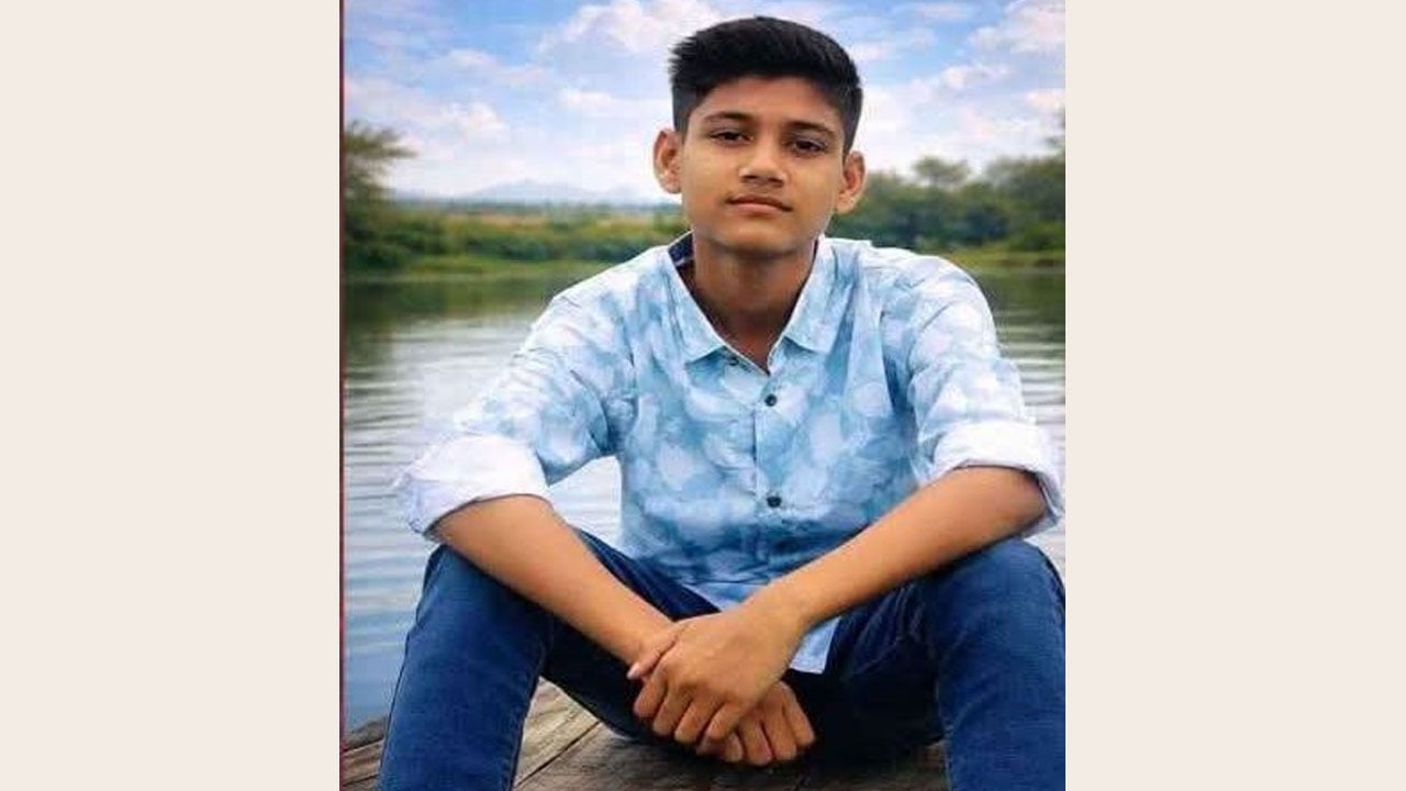 মোহনগঞ্জে ভুল চিকিৎসায় কিশোরের মৃত্যুর অভিযোগ