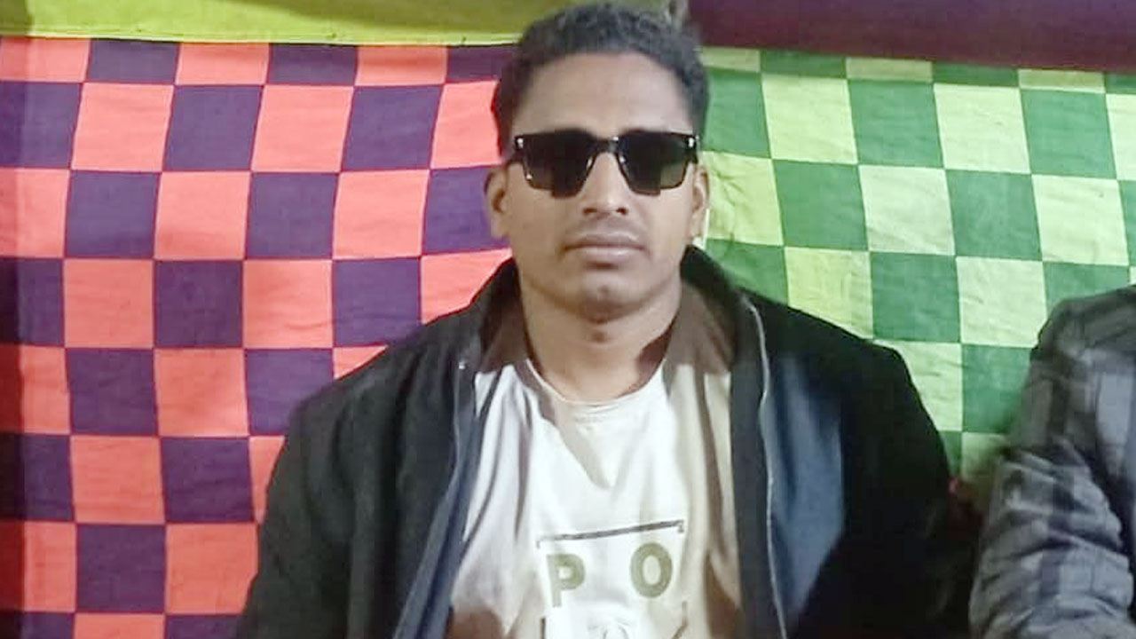 চাটমোহরে ভেজাল দুধ কাণ্ডে কৃষক দল নেতা বহিষ্কার