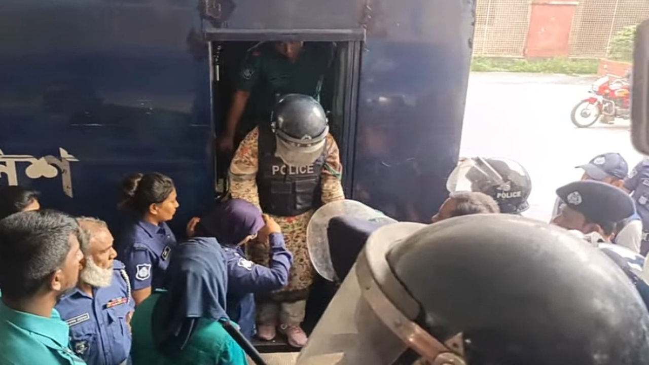 সাবেক এমপি মমতাজ মানিকগঞ্জের আদালতে