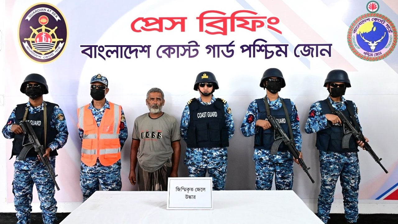 সুন্দরবনে দস্যুদের কাছে জিম্মি হাত-পা বাঁধা জেলেকে উদ্ধার