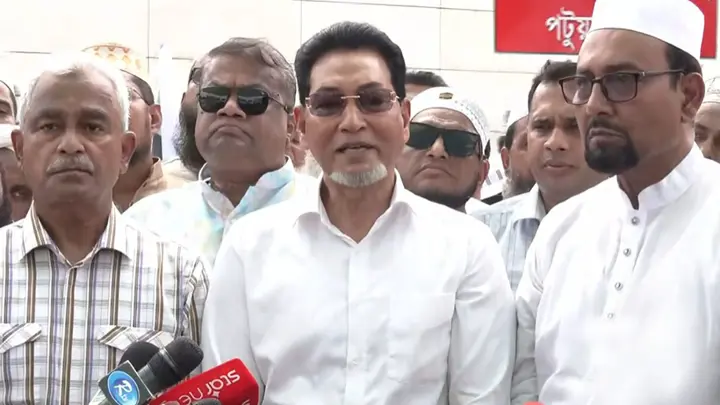 ধর্মের লেবাসধারীরা দেশকে অস্থিতিশীল করার চেষ্টা করছে