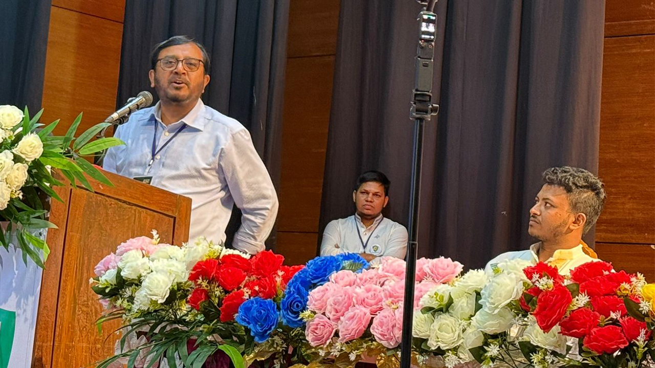সড়কে নিরাপত্তার ঝুঁকি আরও বেড়েছে : মজিবুর রহমান মঞ্জু
