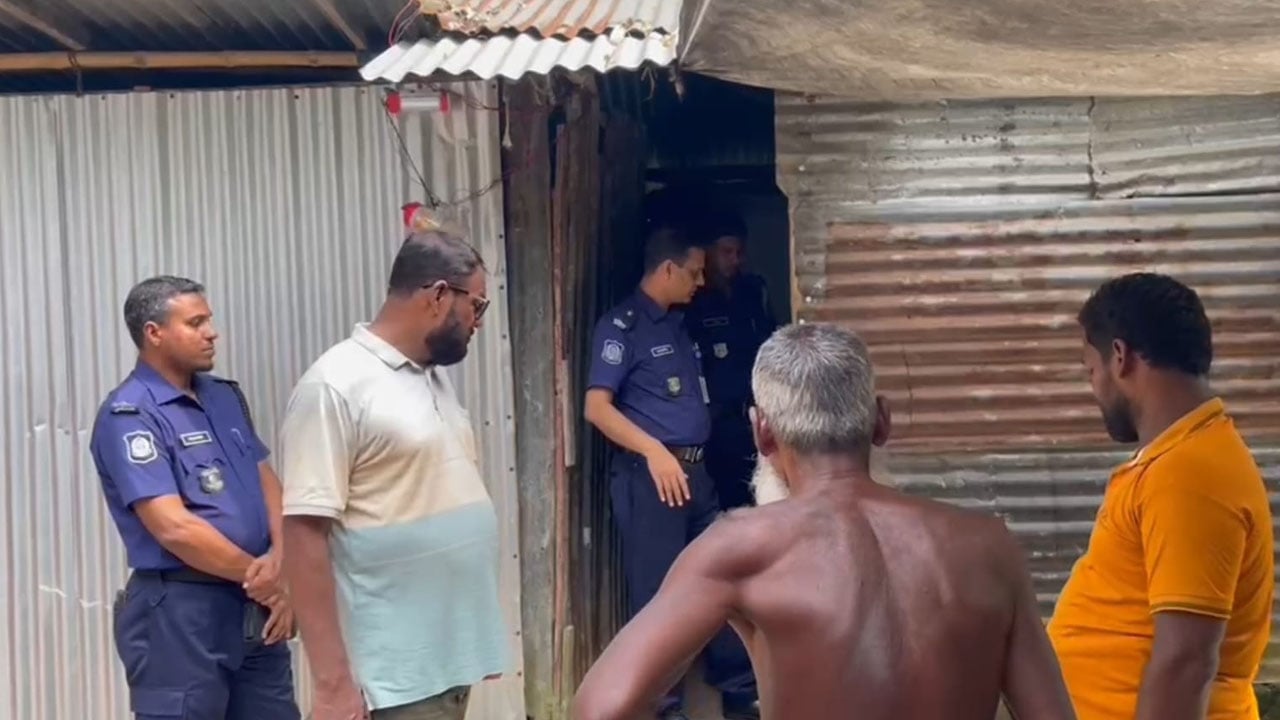 মনোহরদীতে বাড়িতে ঢুকে যুবককে কুপিয়ে হত্যা