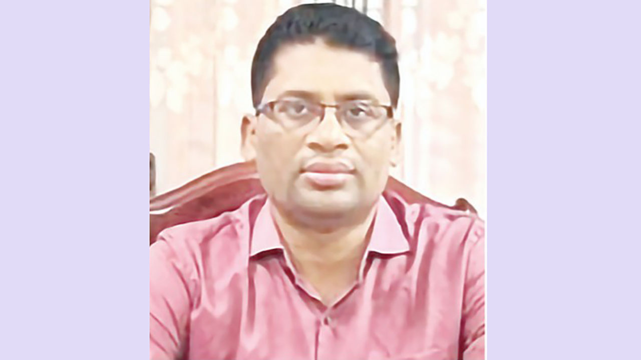 ইলিয়াস মোল্লার ‘ক্যাশিয়ার’ মোস্তফা এখনো অধ্যক্ষ