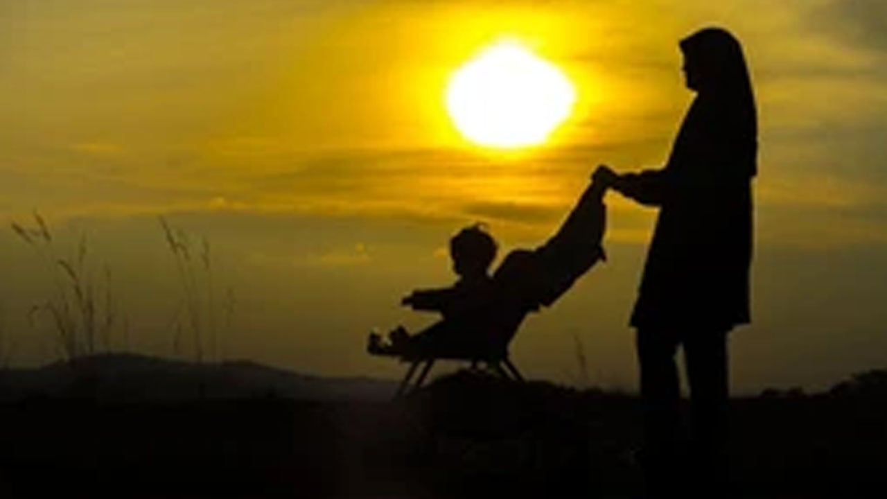 আমি খুঁজি মাকে