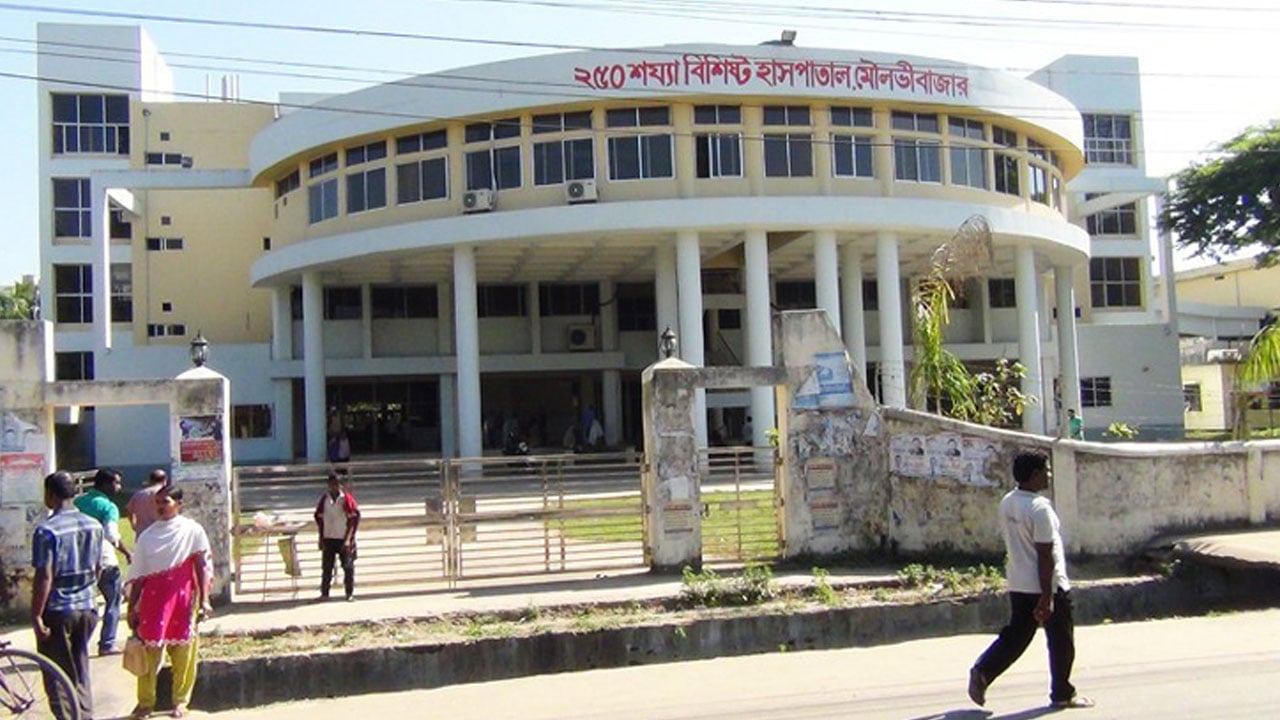 ছোটো ছেলের ছুরিকাঘাতে বাবার মৃত্যু, বাঁচাতে এসে বড় ছেলে হাসপাতালে