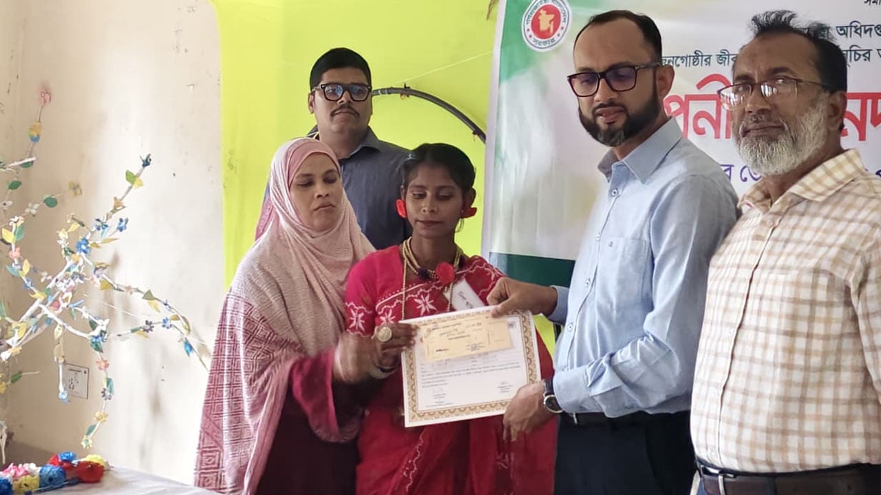 মৌলভীবাজারে সমাজসেবার সেলাই প্রশিক্ষণ সমাপনী ও সনদ বিতরণ