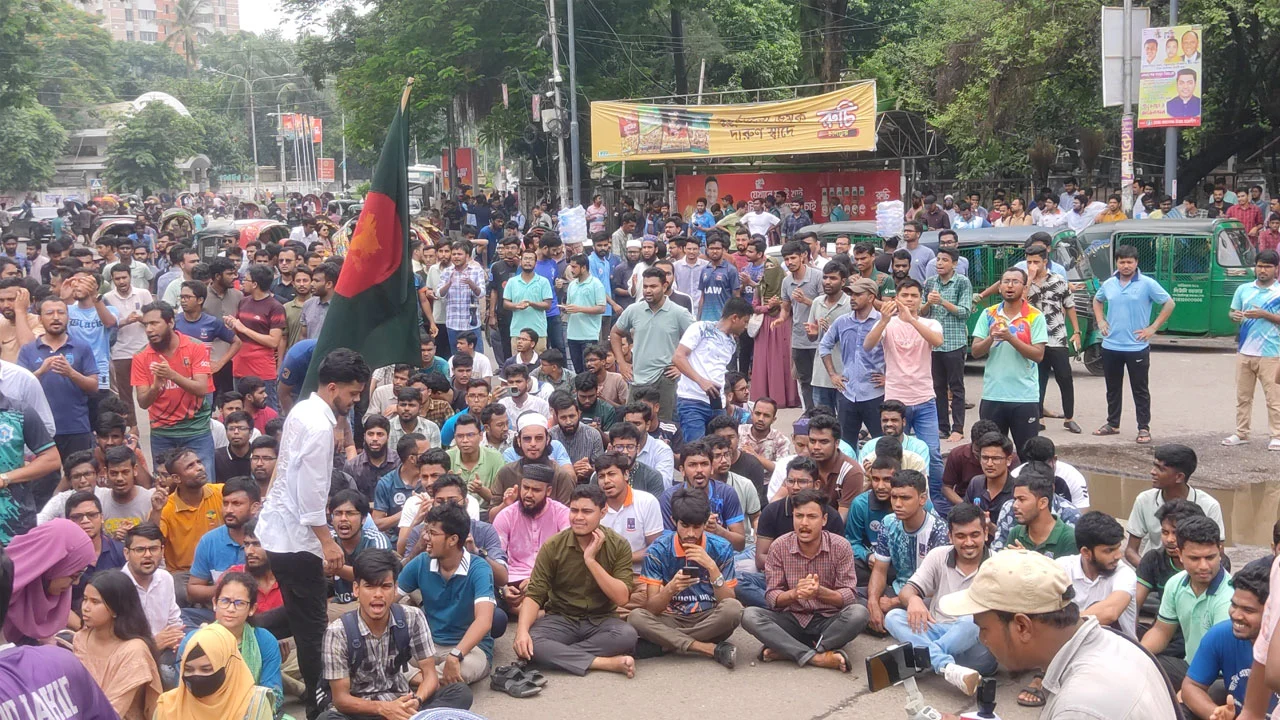 ইতিহাস বদলে দেওয়া জুলাই বিপ্লবের সূচনার দিন আজ