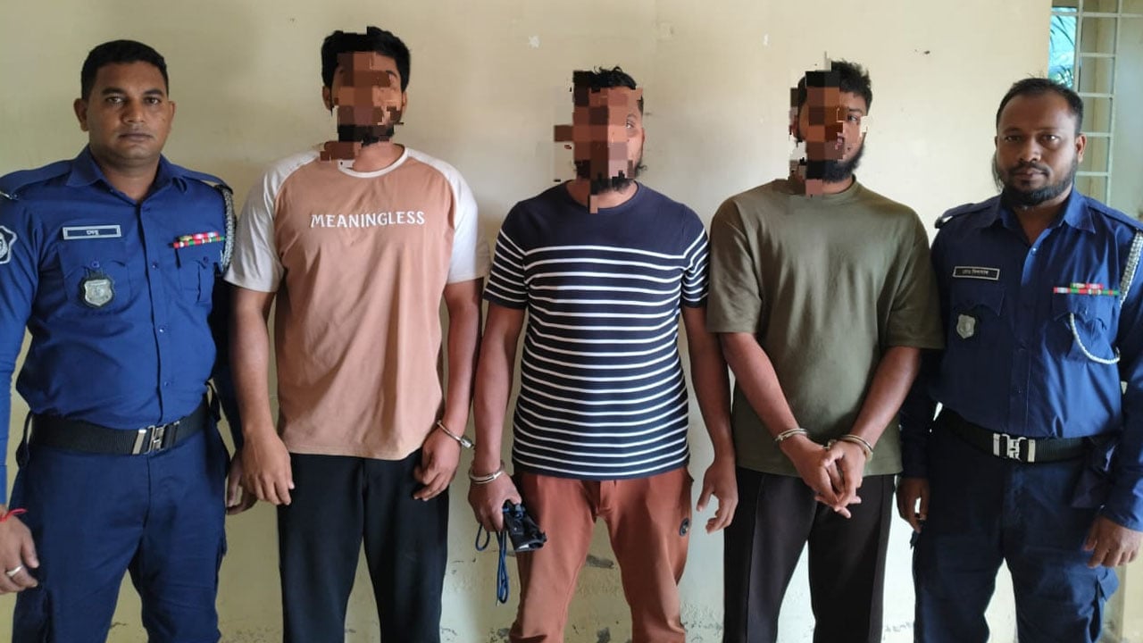 মৌলভীবাজারে তরুণ-তরুণীদের মারধরে আটক ৩