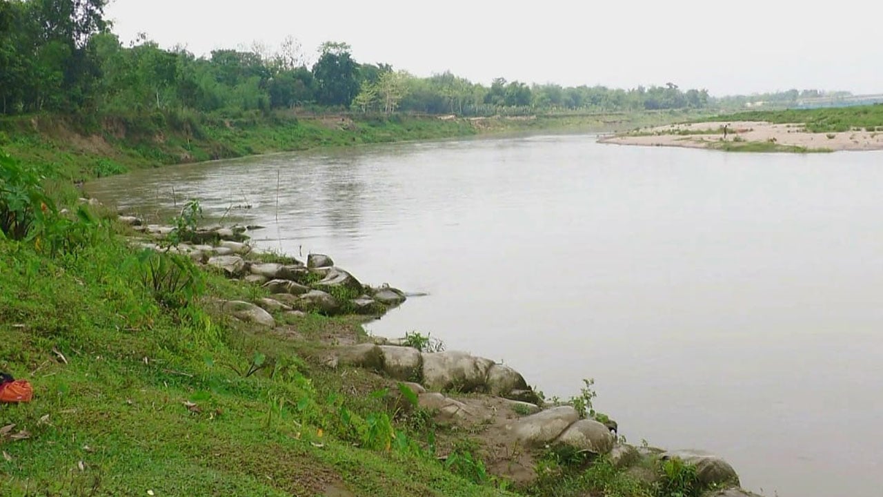 বর্ষা শুরু হওয়ার আগেই ভাঙন আতঙ্ক