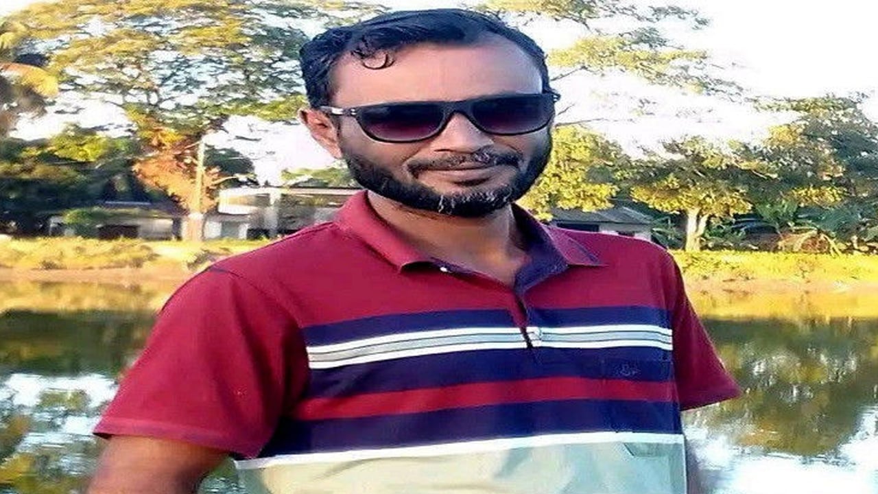 বাসের ধাক্কায় ধান বোঝাই ট্রলি উল্টে ব্যবসায়ীর মৃত্যু