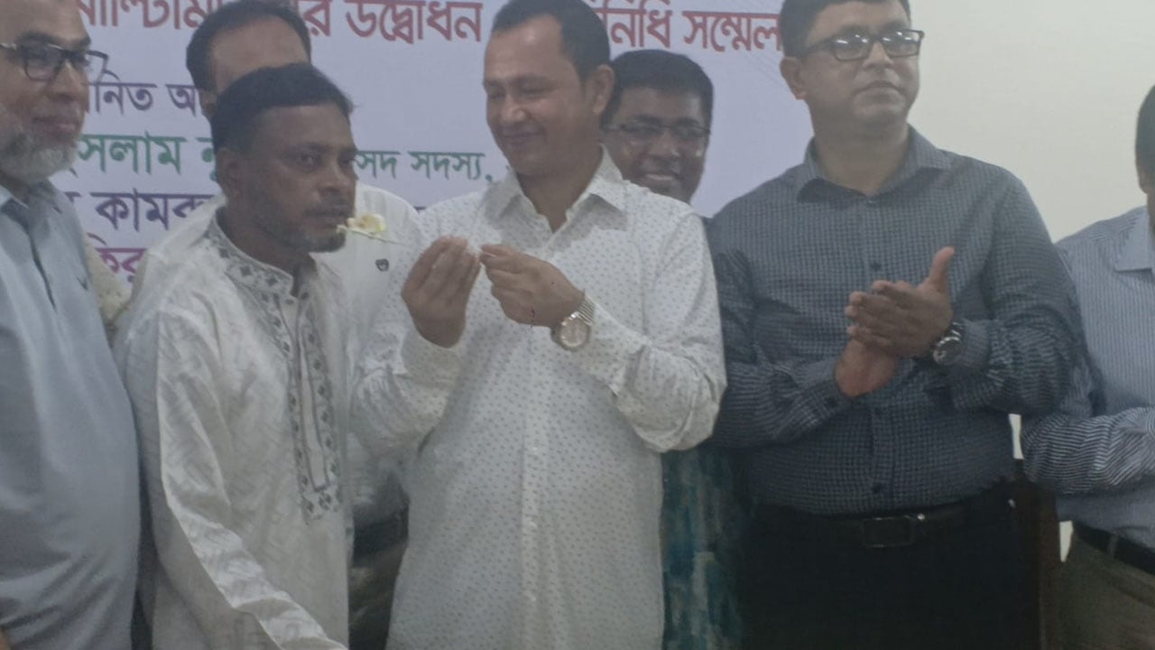 গুজব ছড়াবেন না, সত্য তুলে ধরুনঃ এমপি কামরুল