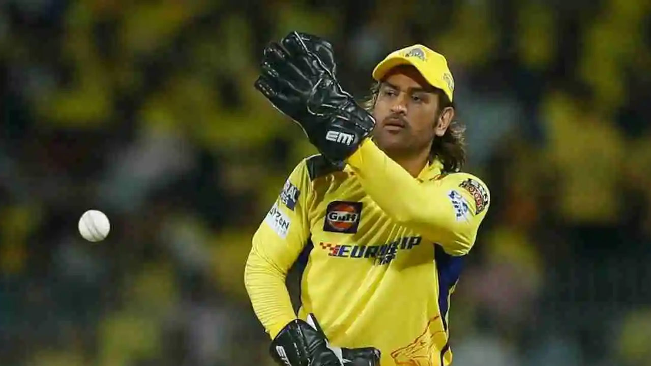 ধোনির ১০০ কোটি রুপির মামলার বিচার শুরুর নির্দেশ